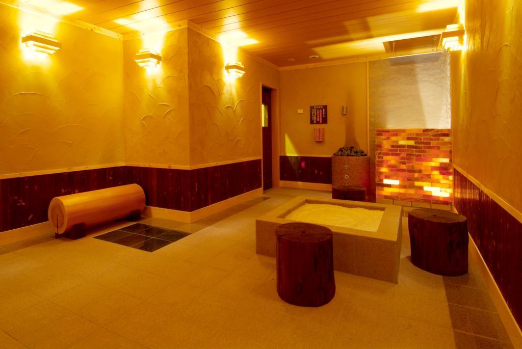 Route Inn Grantia Fukuoka Miyawaka - Wakita Onsen Buitenkant foto